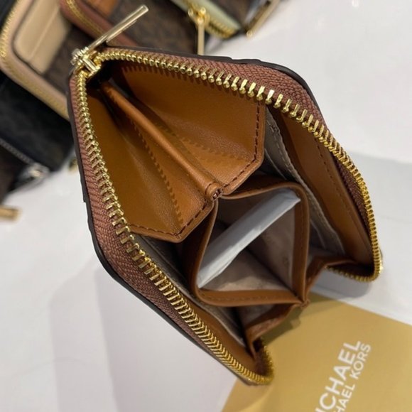 Michael Kors Jet Set Travel Medium Zip Around Card Case Vanilla - Picture 7 of 16